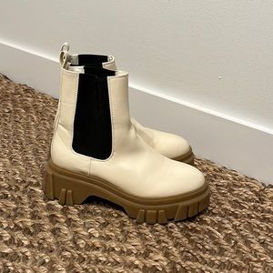Chinese Laundry chunky Chelsea boots
